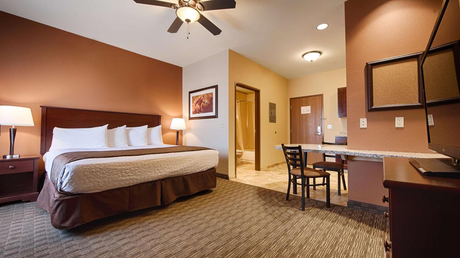 Best Western North Edge Inn Main image 1